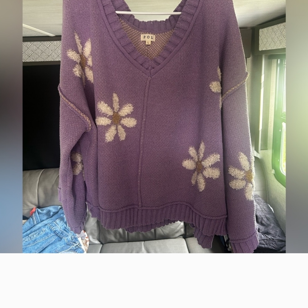 POL V-Neck Sweater in Purple and Cream with Floral Design